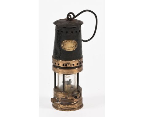 Patterson Lamps Limited miners safety lamp, Gateshead on Tyne, type GTL9.