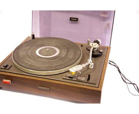 Pioneer PL-120 turntable. P&amp;P Group 3 (£25+VAT for the first lot and £5+VAT for subsequent lots) 