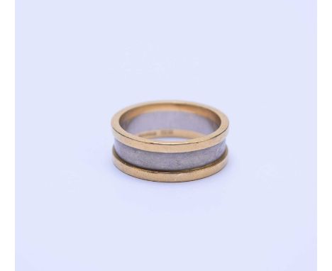 An 18ct yellow and white gold wedding band, hallmarked Birmingham 1992, ring size R, weight approx 9.7g