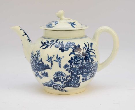 A Worcester 'Fence' pattern teapot and cover, circa 1770-80, transfer-printed in underglaze blue, hatched crescent mark, 14cm