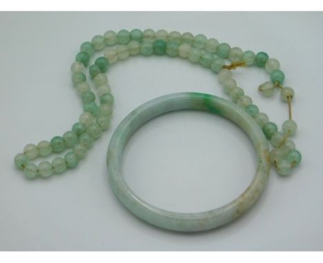 A vintage jade necklace &amp; bangle, necklace requires restringing, 50.4g