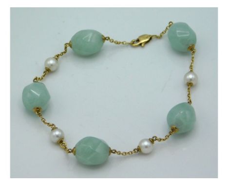 A 9ct gold mounted jade &amp; pearl bracelet, 8in long, 12.1g 