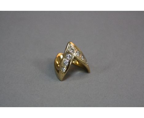 A LATE 20TH CENTURY 9CT GOLD DIAMOND DOUBLE WISHBONE RING, estimated total modern round brilliant weight 0.60ct, colour asses