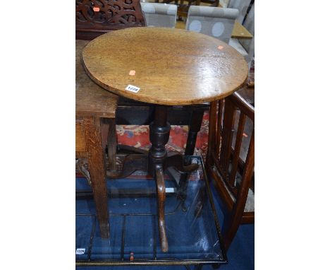 A GEORGIAN OAK CIRCULAR TOPPED TRIPOD TABLE