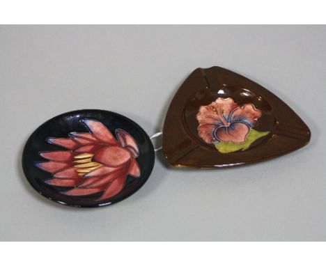 TWO PIECES MOORCROFT POTTERY, to include 'Hibiscus' triangular ash tray on brown ground, impressed marks to base and a trinke