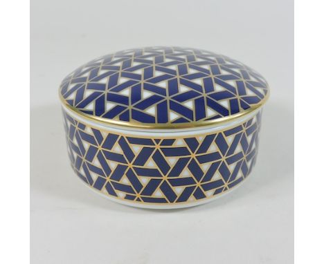 A Tiffany porcelain trinket box and lid, boxed, 10cm