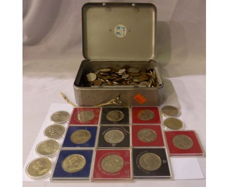 Tin cash box with key holding contents of mixed world coins. P&amp;P Group 2 (£18+VAT for the first lot and £3+VAT for subseq