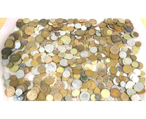 Mixed world silver coins, combined approximately 2kg. P&amp;P Group 1 (£14+VAT for the first lot and £1+VAT for subsequent lo
