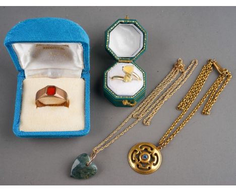 A 9ct yellow gold necklace with moss agate heart pendant, approx 5.7g gross; an Edwardian yellow metal pendant necklace; a 9c