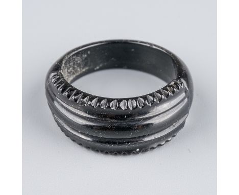 A Victorian jet ring, size O 