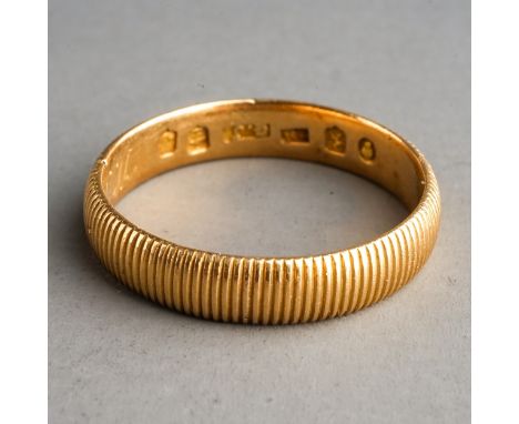 18ct gold wedding ring, hallmarked Glasgow 1880, 4.3 g in weight, UK size S 
