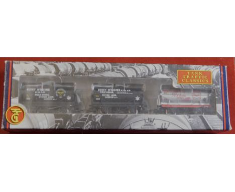 Bachmann 33-528 Tanker Traffic Classics Berry Wiggins 3 PC Set. Mint in box.