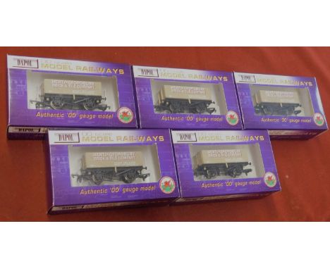 Dapol Model Railways 00 Scale Hertingfordbury Brick and Tile Company (5). Mint in box.