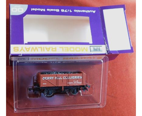 Dapol Model Railways Berry Hill Collieries, 1:76 scale model. Mint in box, slight rip on box.