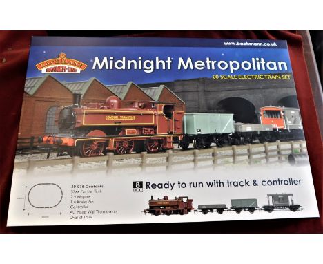 Bachmann Branchline 30-076 Midnight Metropolitan with 32-217-style London Transport maroon pannier, 00 scale electric train s