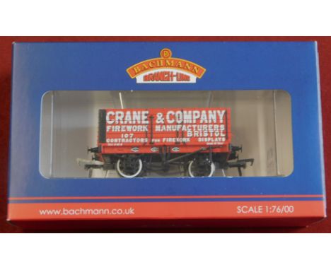 Bachmann 37-085 7 Plank End Door Wagon Crane &amp; Company. Mint in box.