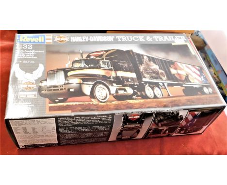 Revell Western Star Harley-Davidson Truck Trailer 07980 1:32, made 1995. Mint in box.