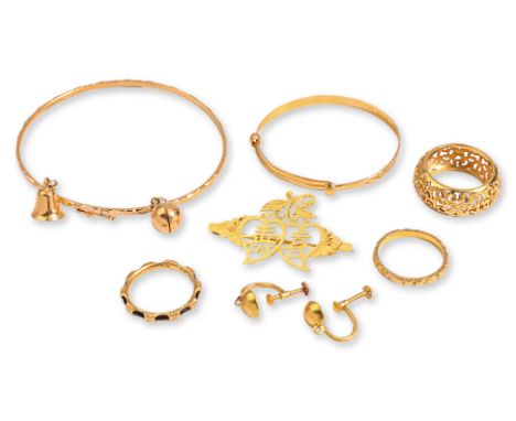 A GROUP OF SEVEN GOLD JEWELLERY PIECES
To include a pierced brooch, a charm bangle, a pair of screw-back earrings, all with C