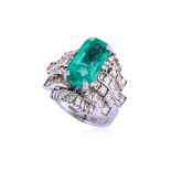 A COLOMBIAN EMERALD AND DIAMOND RING