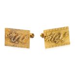 A PAIR OF 'DRAGON' CUFFLINKS