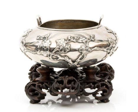  An Export silver bowl by Luen Wo, Shanghai, circa 1880-1940 (LUENWO, a chopmark, SHANGHAI),   modelled as a tripod censer an