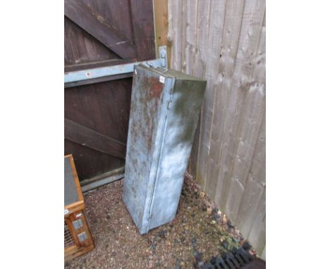 Metal trunk