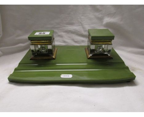 Good quality vintage onyx inkwell stand.In good condition with no chips or damage, but needs a good clean and 1 of the small 