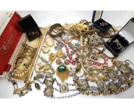 A pair of gold plated chocolate block cufflinks, A Sarah Coventry pendant and other items of vintage costume jewellery Condit