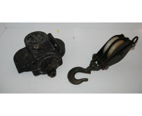 A vintage Ensign Kinecam 6 camera, pulley wheel, deed box etc&nbsp; Condition Report:Available upon request