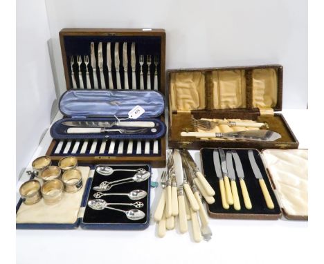 A cased set of mother of pearl, silver collard entrée knives and forks, by William Yates, Sheffield 1923, a silver fish knife