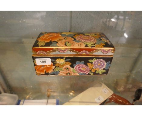 Oriental ceramic trinket box 