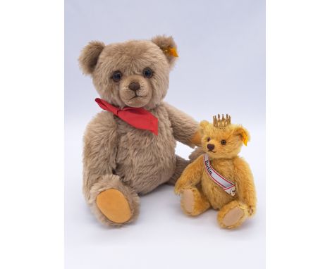 Steiff pair of teddy bears: (1) Berlin Special teddy bear, EAN 656613, 2007, gold mohair, metal gold crown, with chest tag on