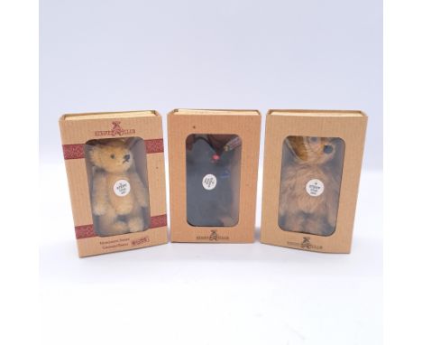 Steiff trio of Steiff Club annual gift bears: 2000, 2001 and 2002; all mohair, Excellent Plus to Near Mint in Excellent boxes