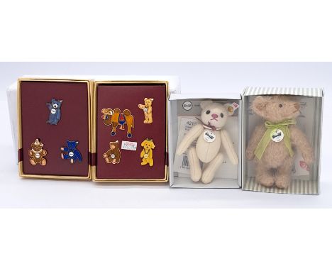 Steiff Club: pair of Club Gift teddy bears: 2018 and 2019, Excellent Plus to Near Mint within Excellent boxes, with certifica