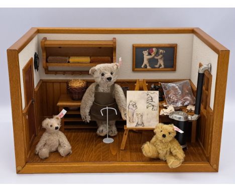 Steiff Teddy Bear Workshop, 2002, including 3x mohair bears (white, blonde and grey), EAN 038907, made of wood with clear pla