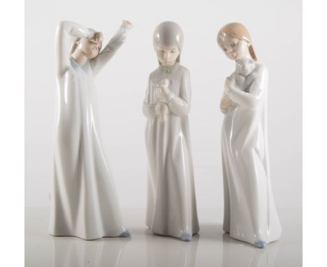 Three Nao 'Bedtime Girls', 20cm, (3).