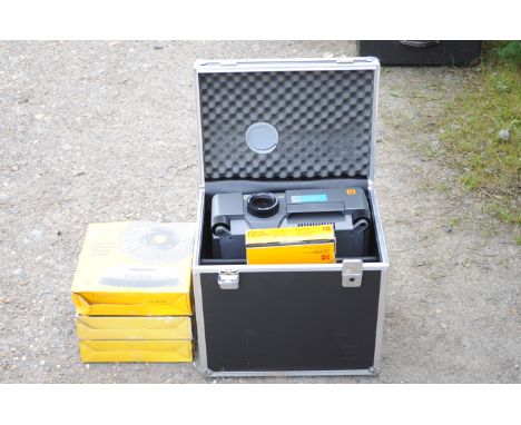 Kodak Ektapro 5000 Slide Projector, 3 Carousel slide magazines, with aluminium case 