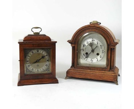 A mid 20th century walnut cased bracket clock, 23cm high, together with another early 20th century oak cased bracket clock (2