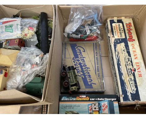 Vintage toys to include a Hornby clockwork tinplate locomotive, a Tri-ang clockwork powered Ocean Liner R.M.S. Pretoria in or