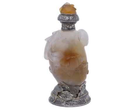 A Chinese agate and French silver mounted snuff bottle / lighter, late 19th - early 20th century, the agate carved with folia