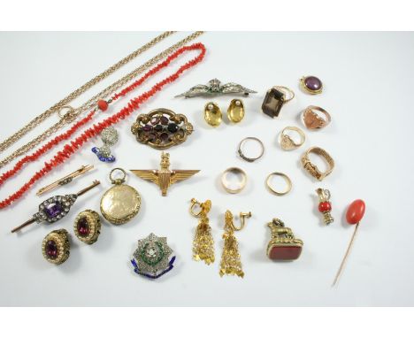 A QUANTITY OF JEWELLERY including a gold watch chain, 13.5 grams, a 9ct gold shield shape signet ring, 3.4 grams, two paste a