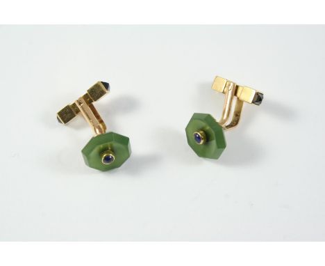 A PAIR OF NEPHRITE JADE CUFFLINKS formed with octagonal jade links each centred with a circular cabochon sapphire, in gold