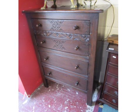 Quality oak carved chest of 4 drawers - Possibly early Ercol - H: 115cm W: 84cm D: 46cm