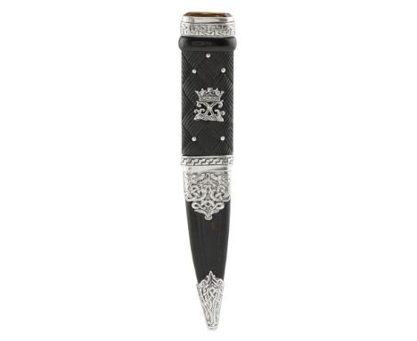 AN EDWARDIAN ARGYLL &amp; SUTHERLAND HIGHLANDER SGIAN DUBH  EDINBURGH, 1907   the large basket weave carved handle with appli