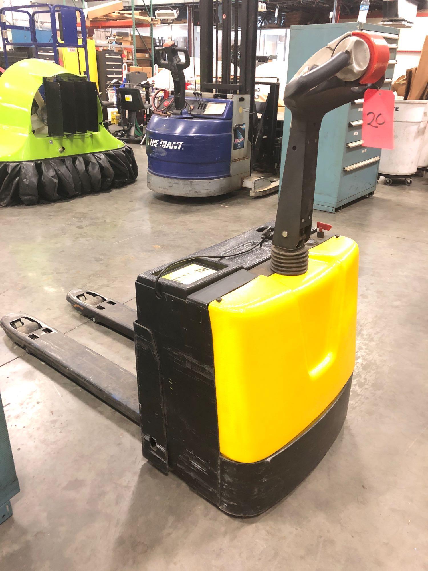 VESTIL ELECTRIC PALLET JACK MODEL EPT204730, 3,000 LB CAPACITY, BUILT