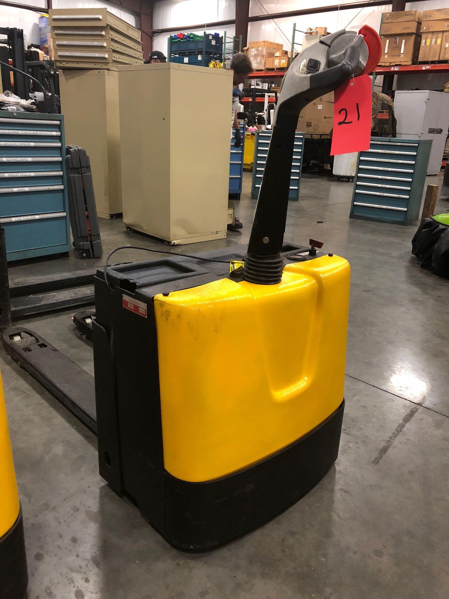 VESTIL ELECTRIC PALLET JACK MODEL EPT204730, 3,000 LB CAPACITY, BUILT