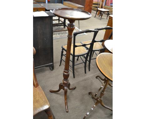An early 20th Century mahogany torchere plant stand with fluted column and tripod base, 110cm high