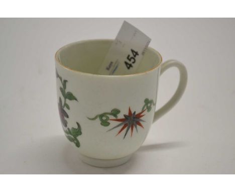 An 18th Century Worcester porcelain cup with a floral design in Japanese taste, 6cm high