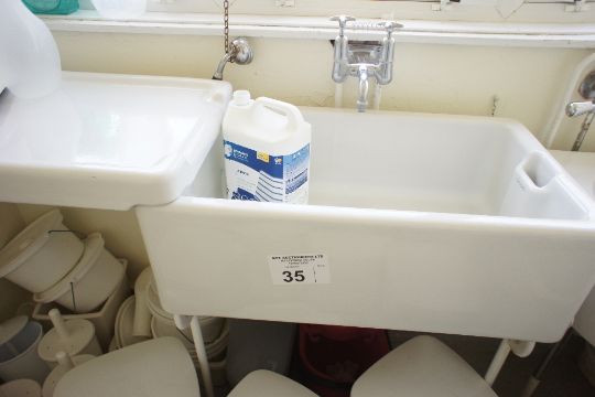 1 Deep White Butler S Sink With Ceramic Drainer And A Sluice