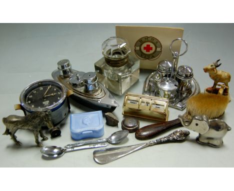 Mixed lot to include novelty cruet in the form of a boat, desk calendar, silver mounted button hook etc